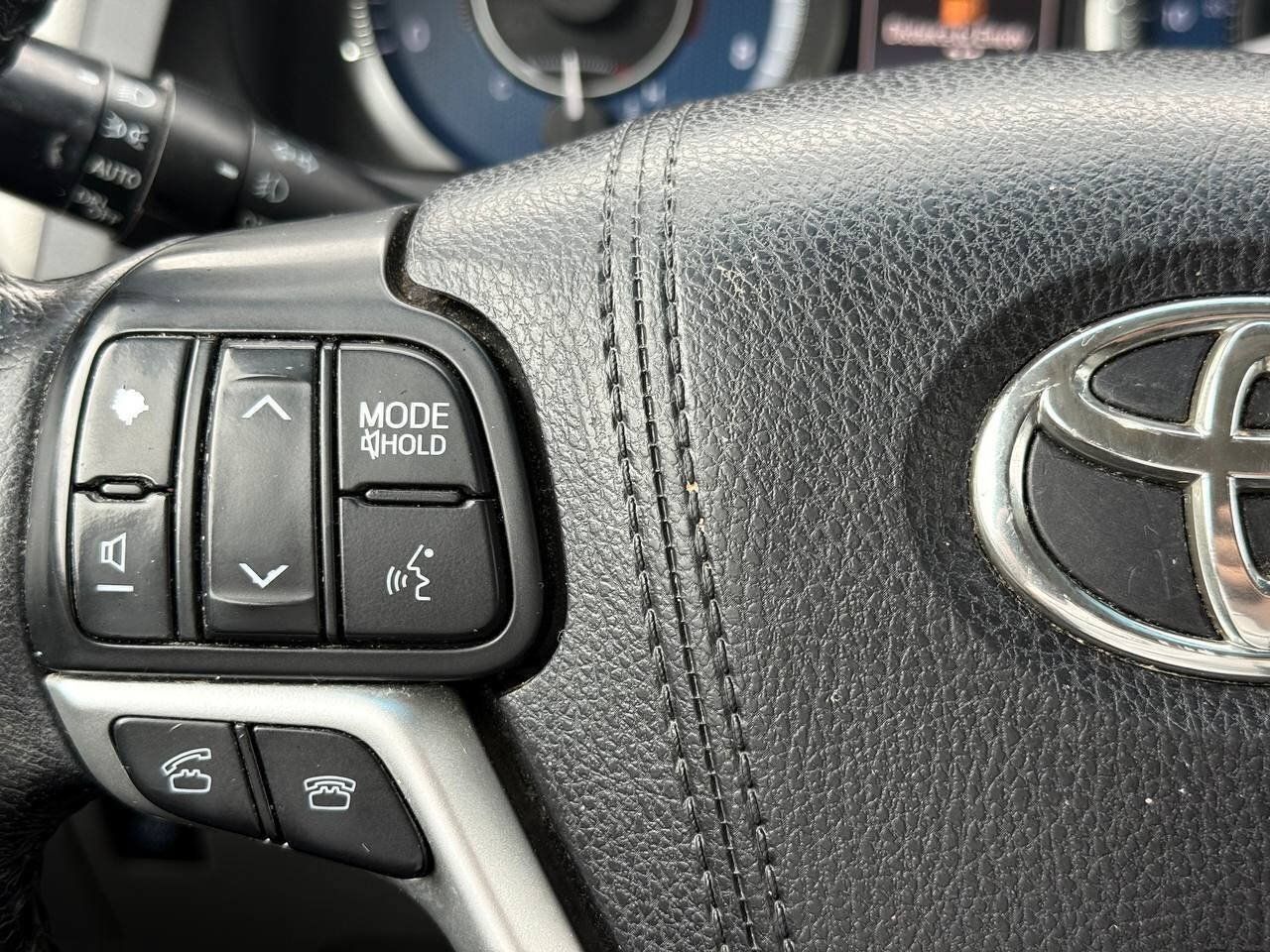 Used 2015 Toyota Sienna XLE w/ XLE Navigation Package FWD image 27