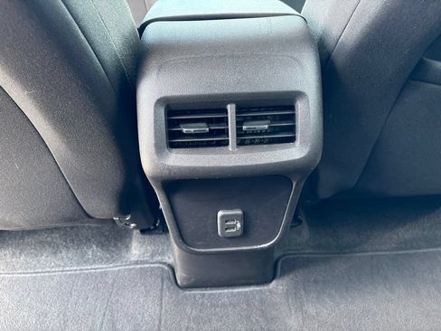 Used 2024 Chevrolet Equinox LT FWD image 16
