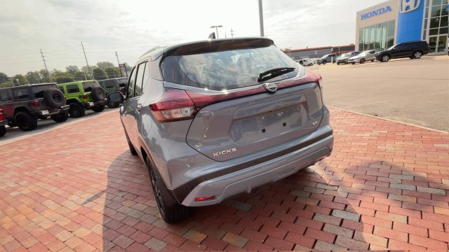 Used 2023 Nissan Kicks SR w/ SR Premium Package FWD image 8