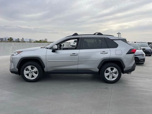 Used 2019 Toyota RAV4 XLE w/ Carpet Mat Package image 4