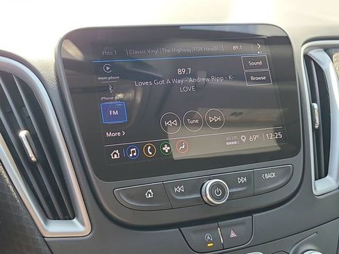 Used 2025 Chevrolet Malibu LT image 30