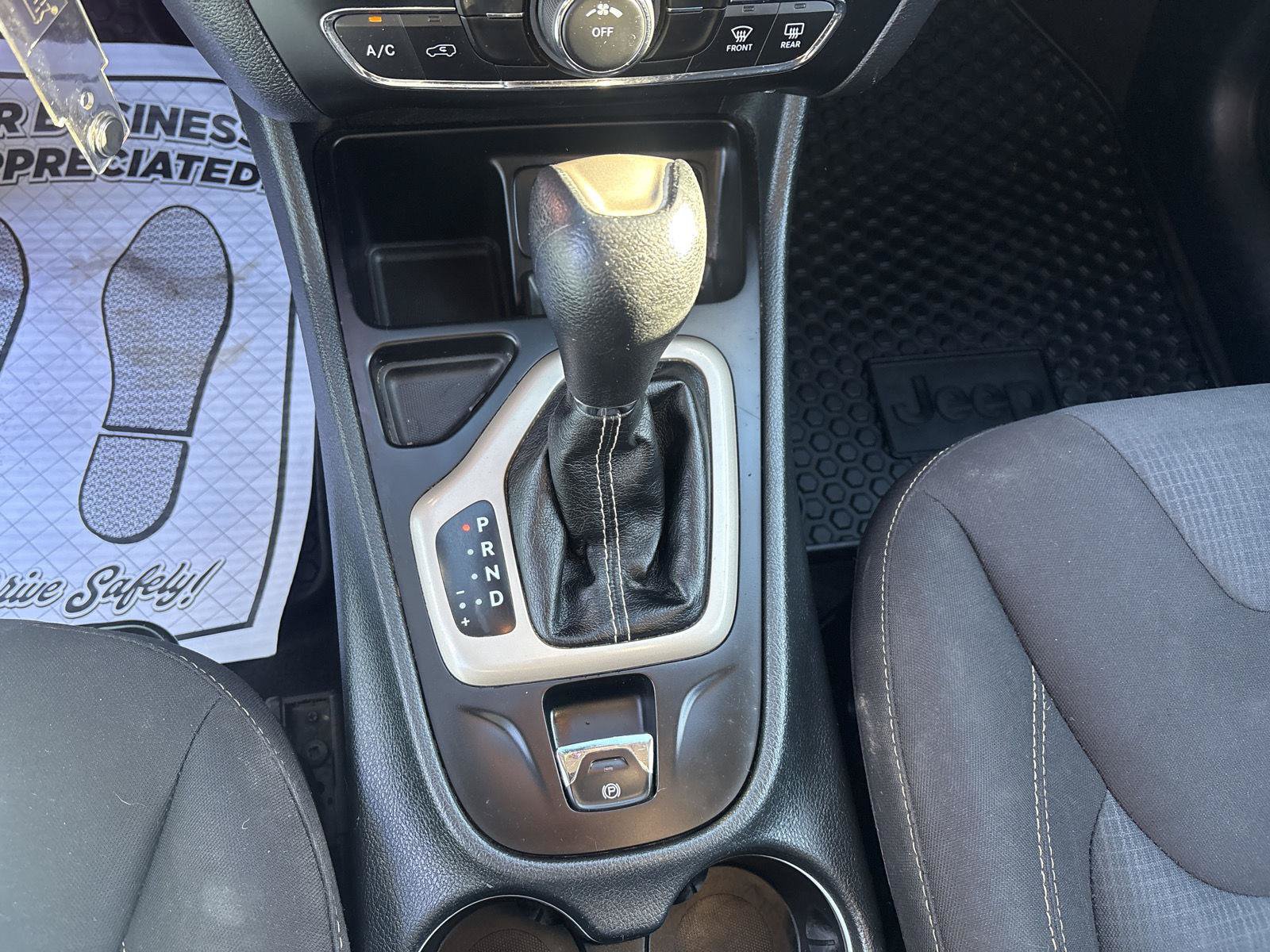 Used 2016 Jeep Cherokee Latitude FWD image 22