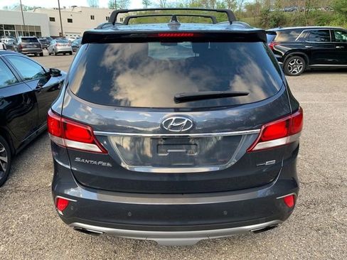 Used 2018 Hyundai Santa Fe SE image 3