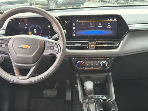 Used 2025 Chevrolet TrailBlazer LT AWD/4WD image 8
