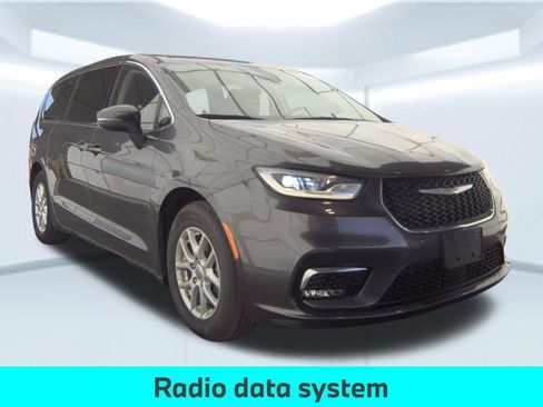 Used 2023 Chrysler Pacifica Touring-L FWD image 6