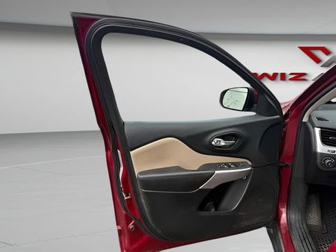 Used 2017 Jeep Cherokee Latitude w/ True North Edition image 13