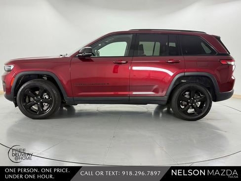 Used 2023 Jeep Grand Cherokee Altitude AWD/4WD image 9