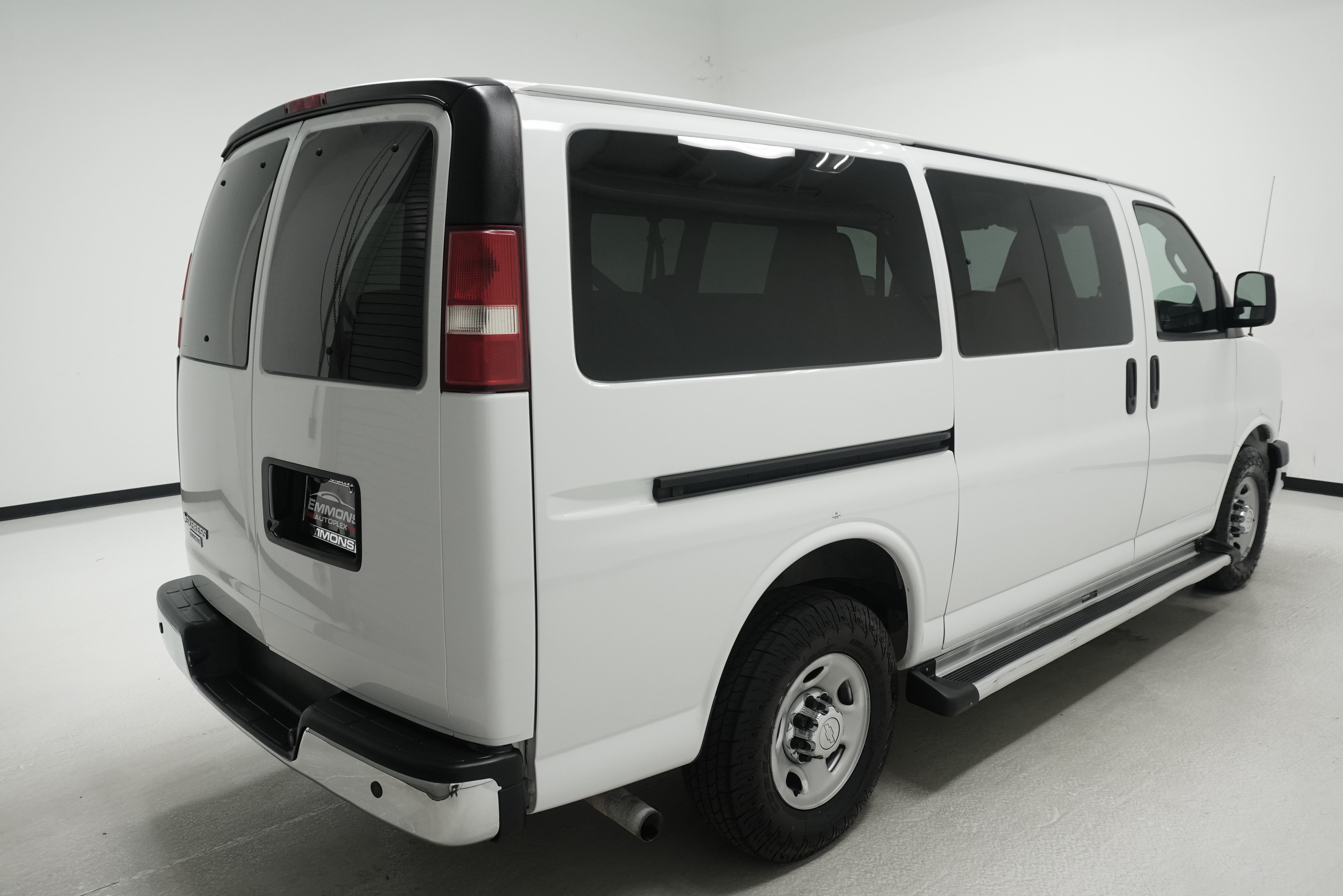 Used 2017 Chevrolet Express 2500 LT w/ LT Preferred Equipment Group RWD image 3
