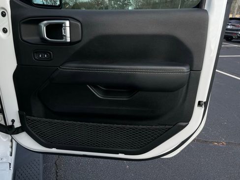 Used 2022 Jeep Gladiator Overland w/ LED Lighting Group image 29