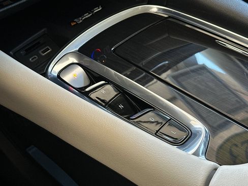 Used 2023 Buick Enclave Essence FWD image 21