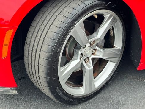 Used 2018 Chevrolet Camaro SS RWD image 9