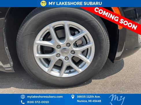Used 2020 Chrysler Pacifica Touring-L FWD image 10