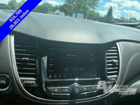 Used 2021 Chevrolet Trax LT w/ Premium Seat Package AWD/4WD image 18