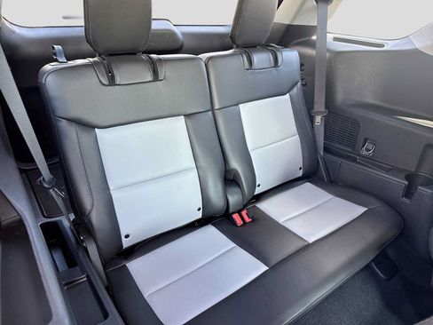 Used 2022 Ford Explorer XLT w/ Equipment Group 202A AWD/4WD image 10