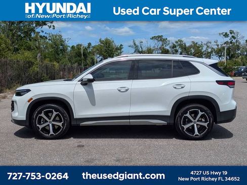 Used 2025 Volkswagen Tiguan SE w/ Panoramic Sunroof Package AWD/4WD image 2