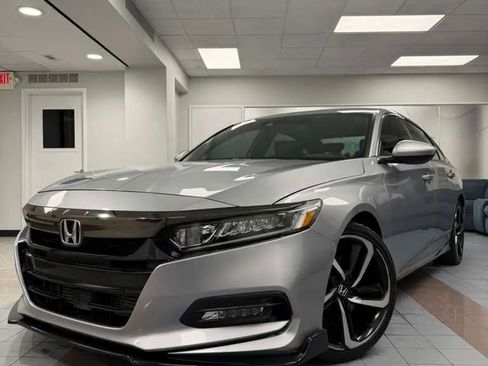 Used 2018 Honda Accord Sport image 3