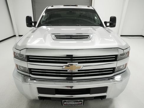 Used 2017 Chevrolet Silverado 3500 W/T AWD/4WD image 2