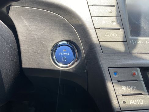 Used 2015 Toyota Prius Persona Series FWD image 21