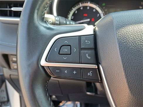 Certified 2022 Toyota Highlander XLE image 21