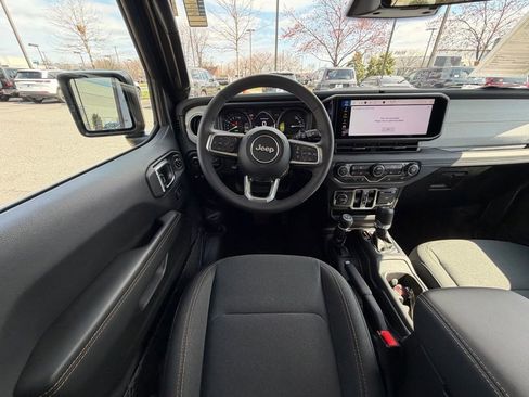Certified 2025 Jeep Wrangler Unlimited Sahara AWD/4WD image 19