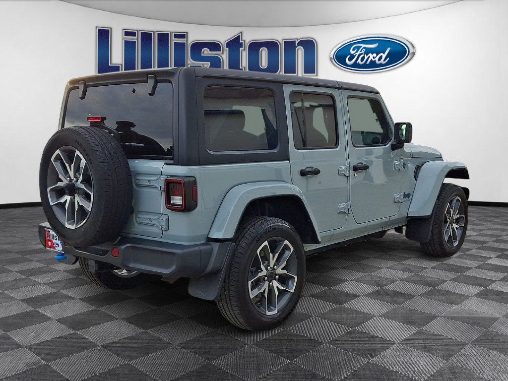 Used 2024 Jeep Wrangler Unlimited w/ Convenience Group AWD/4WD image 4