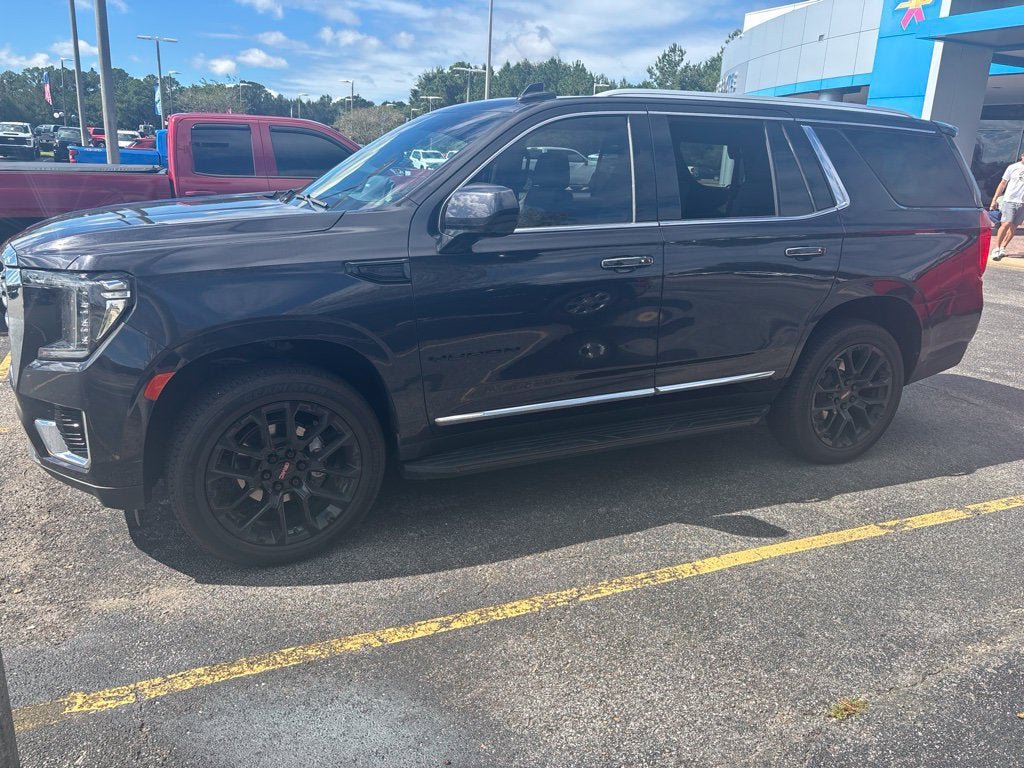 Used 2023 GMC Yukon SLT RWD image 1
