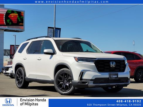New 2025 Honda Pilot Touring image 1
