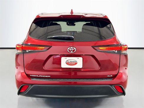 Used 2024 Toyota Highlander XLE image 5