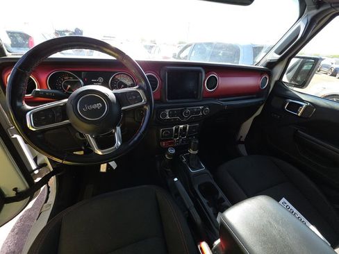 Used 2023 Jeep Wrangler Unlimited Rubicon w/ Cold Weather Group image 5