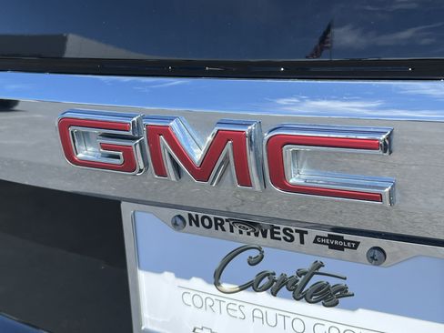Used 2024 GMC Yukon SLT w/ SLT Luxury Package AWD/4WD image 8