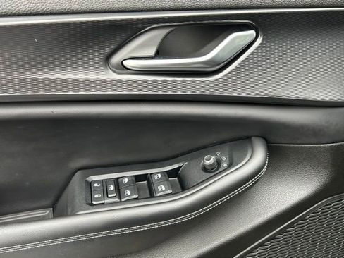 Used 2023 Jeep Grand Cherokee L Altitude image 27