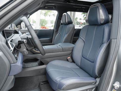 Certified 2026 INFINITI QX80 4WD w/ Sport Exterior Package image 8