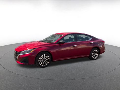 Used 2025 Nissan Altima 2.5 SV image 8