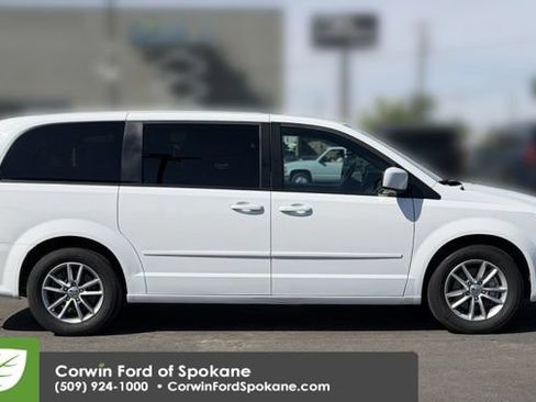 Used 2016 Dodge Grand Caravan SE FWD image 10