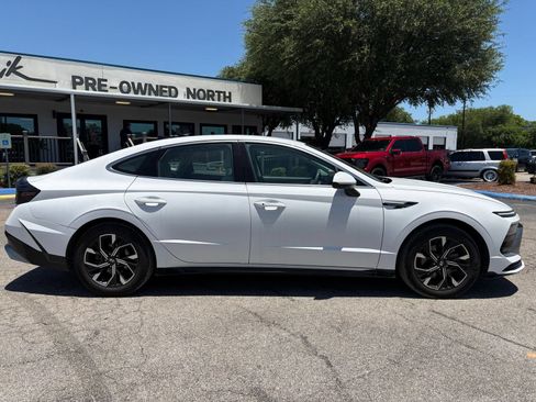 Used 2025 Hyundai Sonata SEL FWD image 2