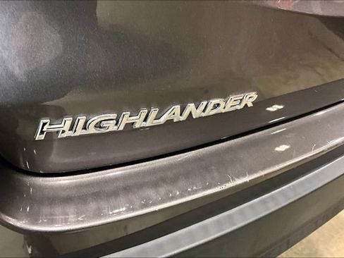 Used 2019 Toyota Highlander LE AWD/4WD image 8