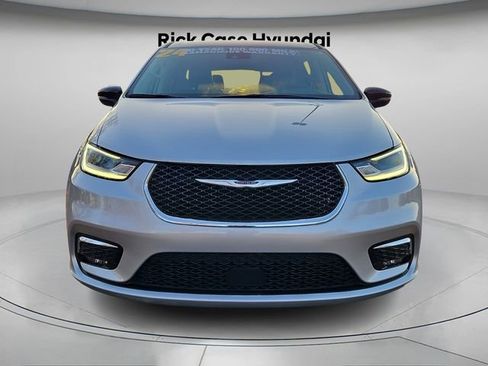 Used 2024 Chrysler Pacifica Touring-L image 5