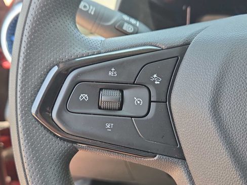 Used 2025 Chevrolet Trax LT FWD image 23