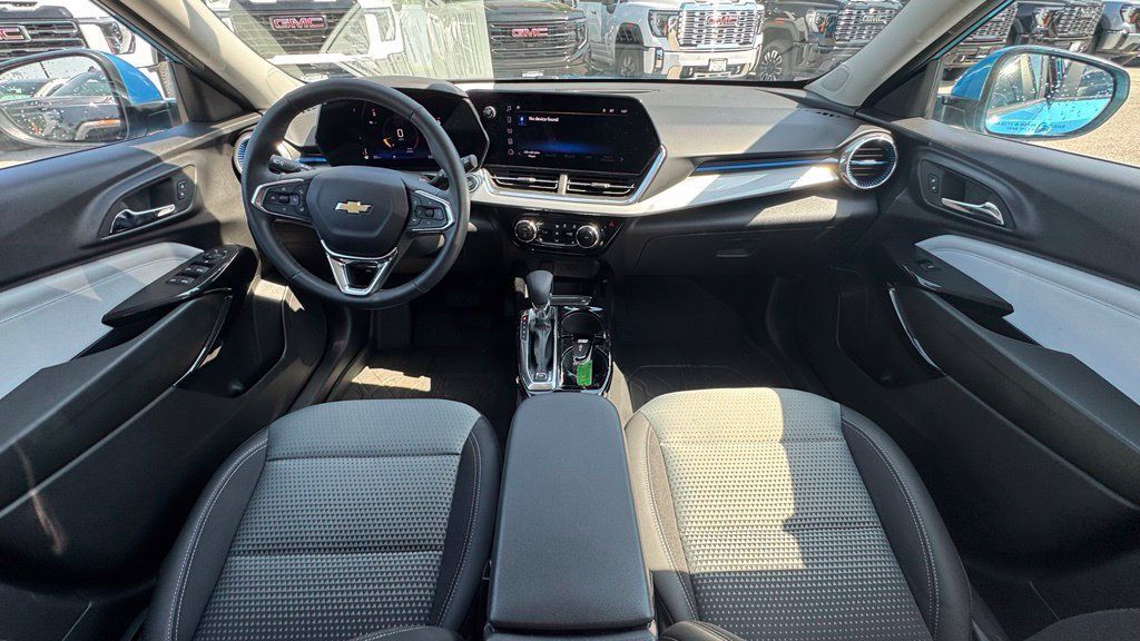 Used 2026 Chevrolet Trax LT w/ LT Convenience Package FWD image 11