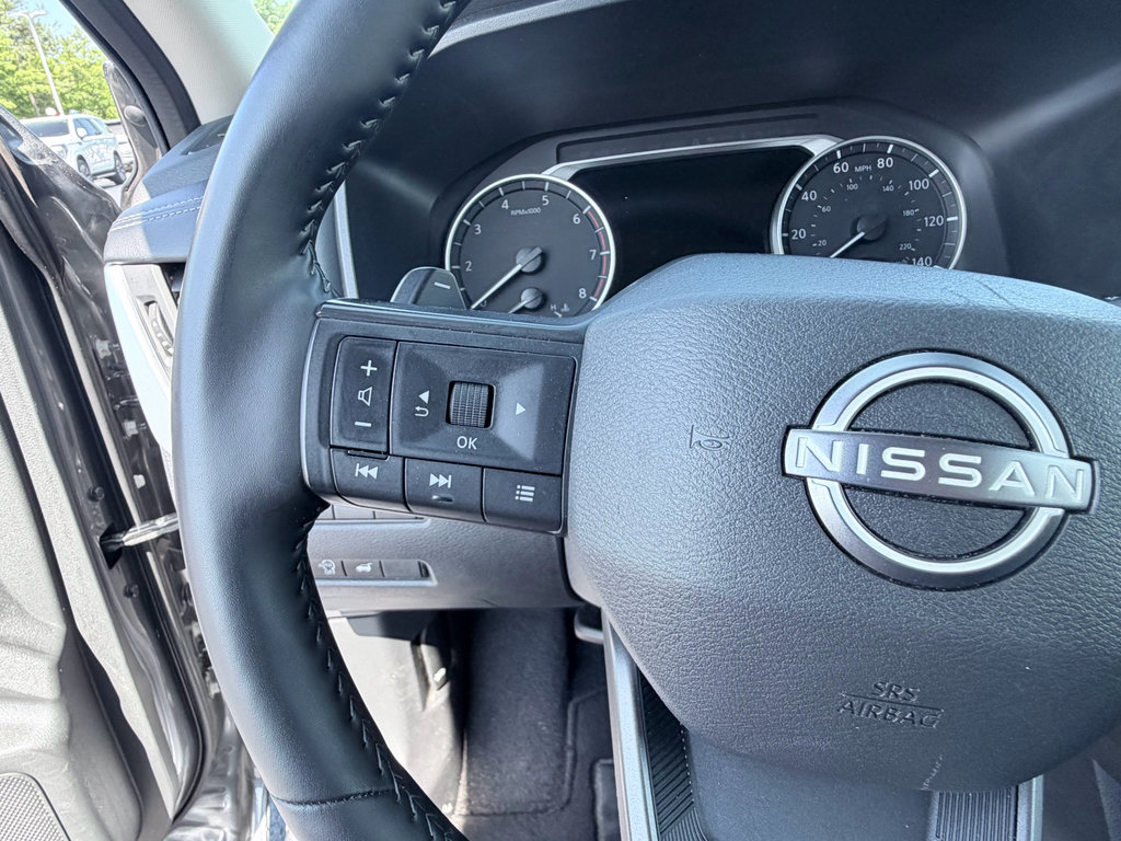 Used 2025 Nissan Rogue SV FWD image 14