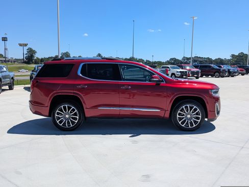 Used 2022 GMC Acadia Denali w/ Denali Ultimate Package FWD image 6