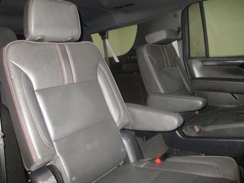Used 2026 Chevrolet Suburban RST w/ Comfort Package AWD/4WD image 16