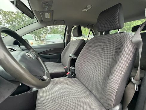 Used 2007 Toyota Yaris S FWD image 12