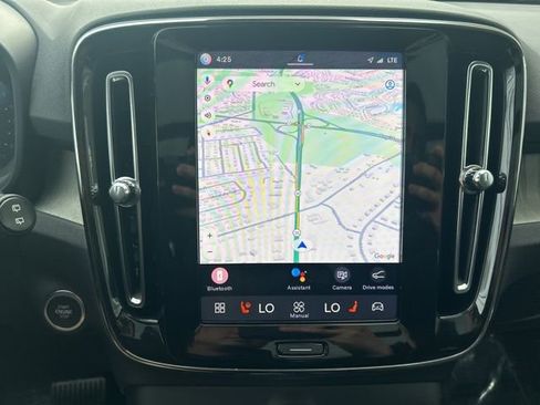 Certified 2025 Volvo XC40 B5 Plus image 22