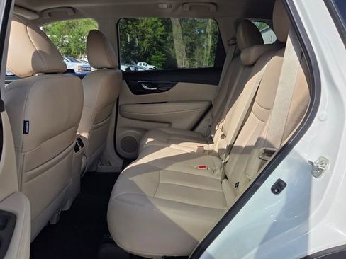 Used 2019 Nissan Rogue SL w/ Premium Package AWD/4WD image 10