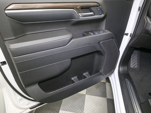 Used 2024 Chevrolet Silverado 1500 LT image 39