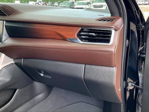 Used 2022 GMC Yukon XL Denali AWD/4WD image 23