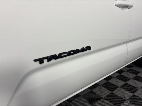 Used 2023 Toyota Tacoma TRD Off-Road w/ TRD Premium Off Road Package AWD/4WD image 33