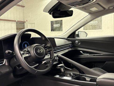 Used 2024 Hyundai Elantra Limited image 7