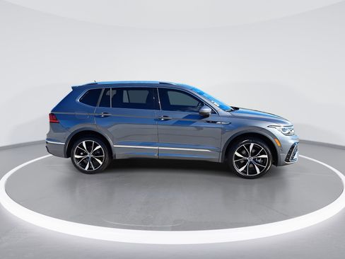 Certified 2024 Volkswagen Tiguan SEL R-Line image 2